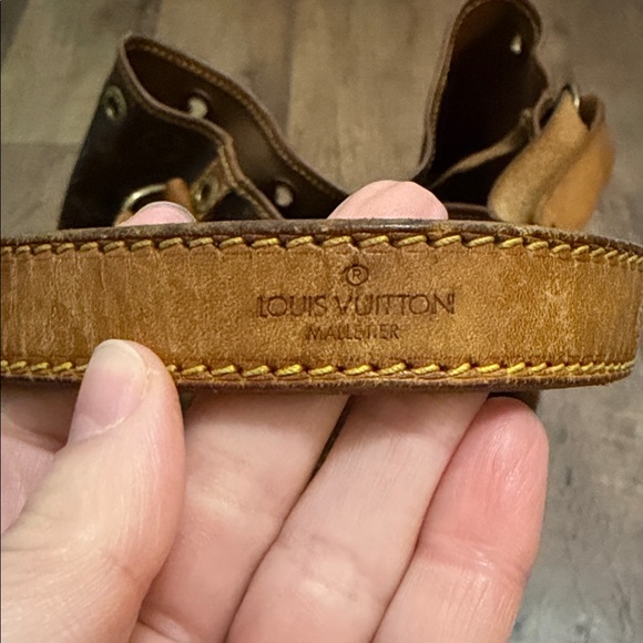 Louis Vuitton Monogram Canvas Shoulder Bag - Picture 2 of 14